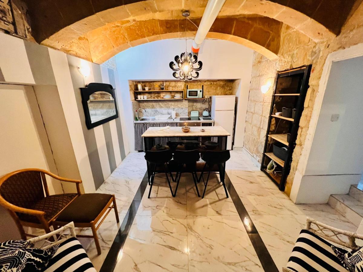Charming Townhouse Prime Area Valletta Apartamento Exterior foto