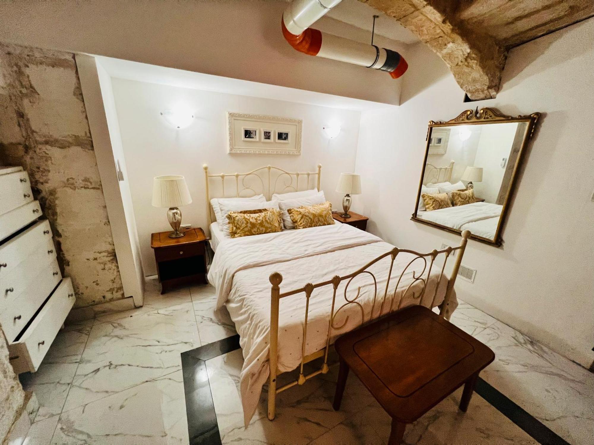 Charming Townhouse Prime Area Valletta Apartamento Exterior foto