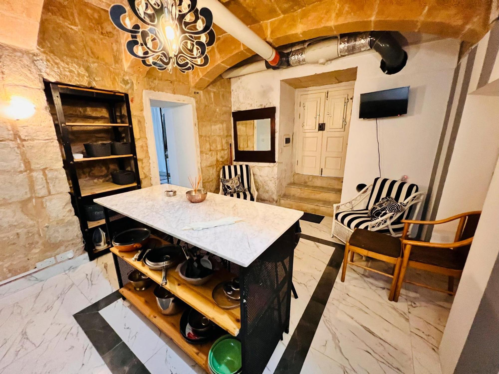 Charming Townhouse Prime Area Valletta Apartamento Exterior foto