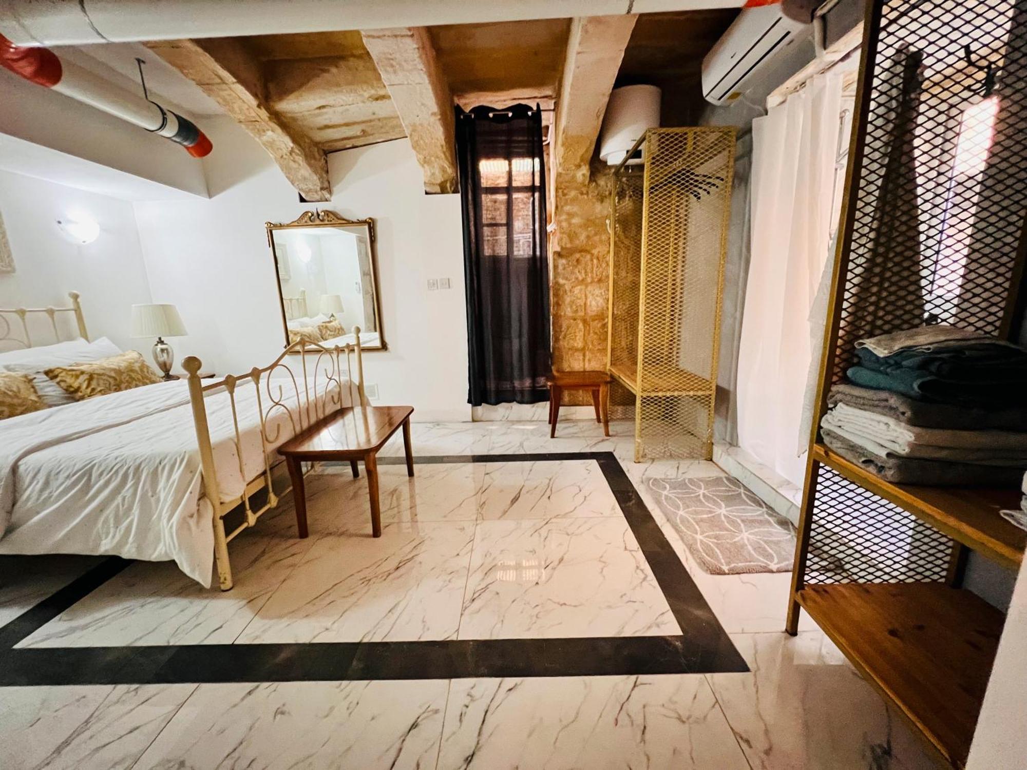 Charming Townhouse Prime Area Valletta Apartamento Exterior foto